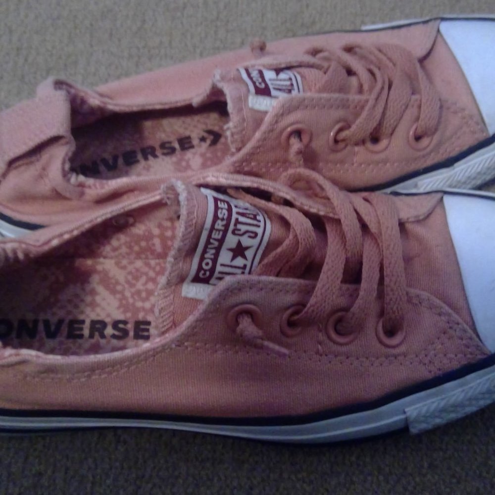 Pink Low Top Converse All-Star